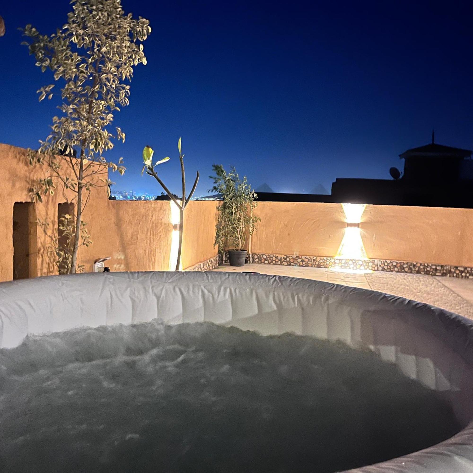 Boho Getaway With Pyramids View & Jacuzzi Appartement Giza Buitenkant foto