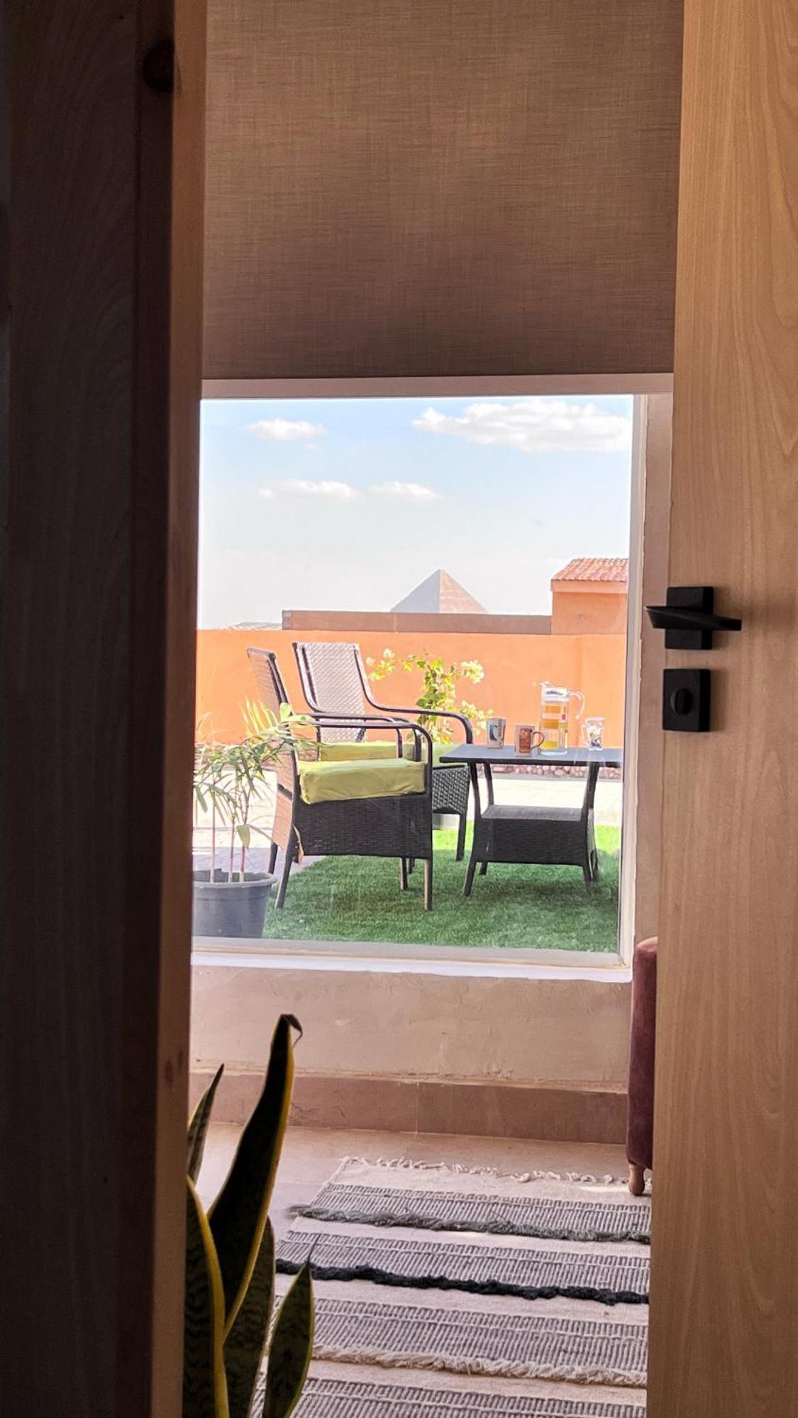 Boho Getaway With Pyramids View & Jacuzzi Appartement Giza Buitenkant foto