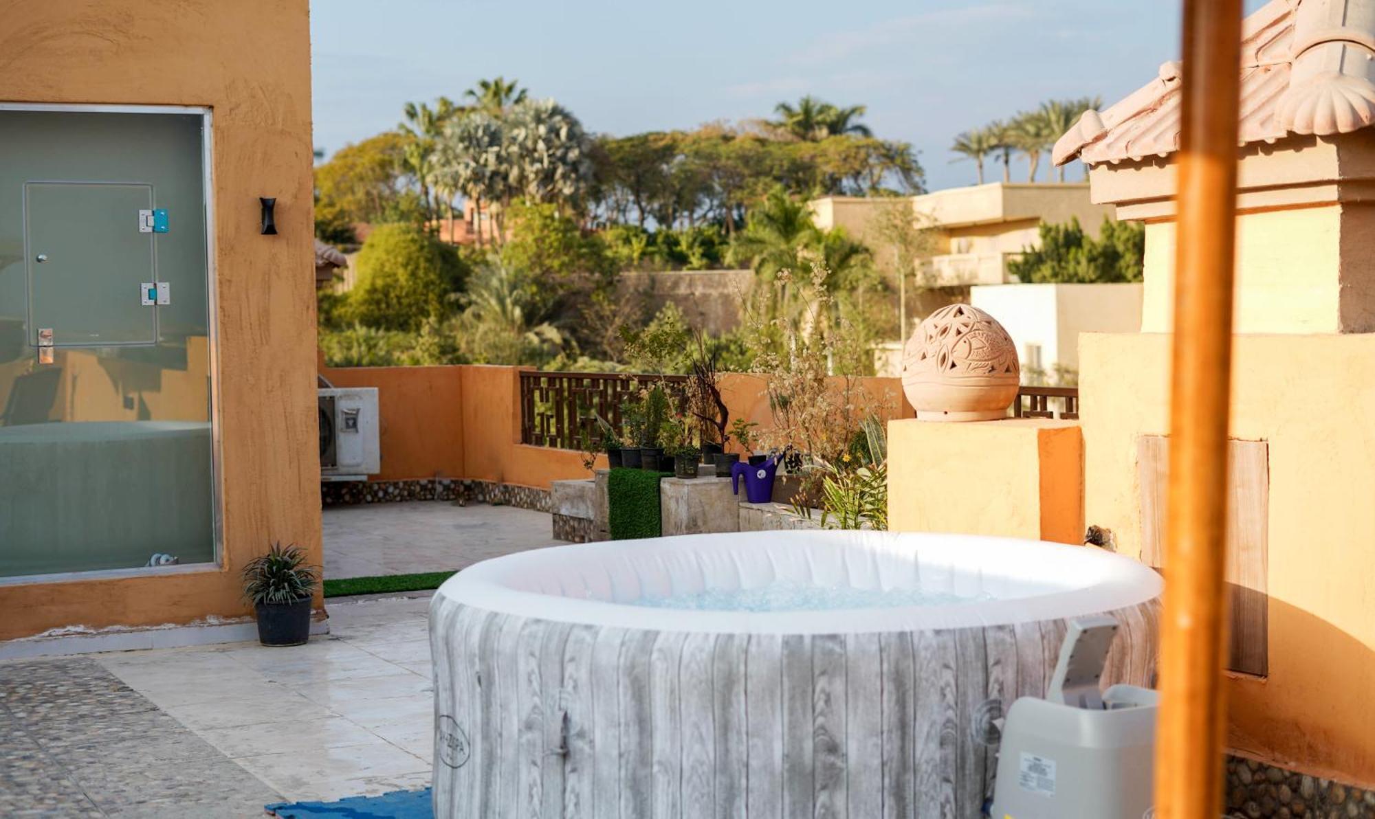 Boho Getaway With Pyramids View & Jacuzzi Appartement Giza Buitenkant foto