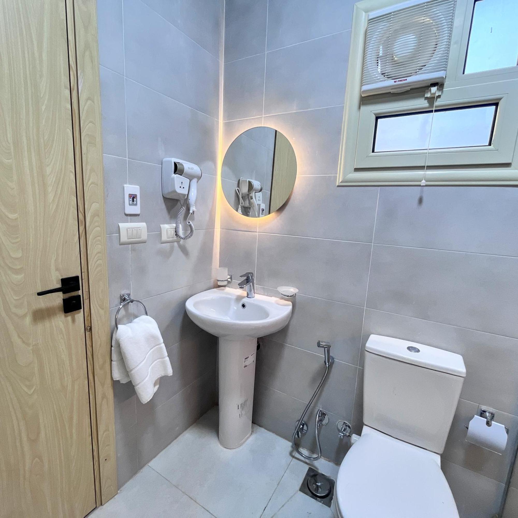 Boho Getaway With Pyramids View & Jacuzzi Appartement Giza Buitenkant foto