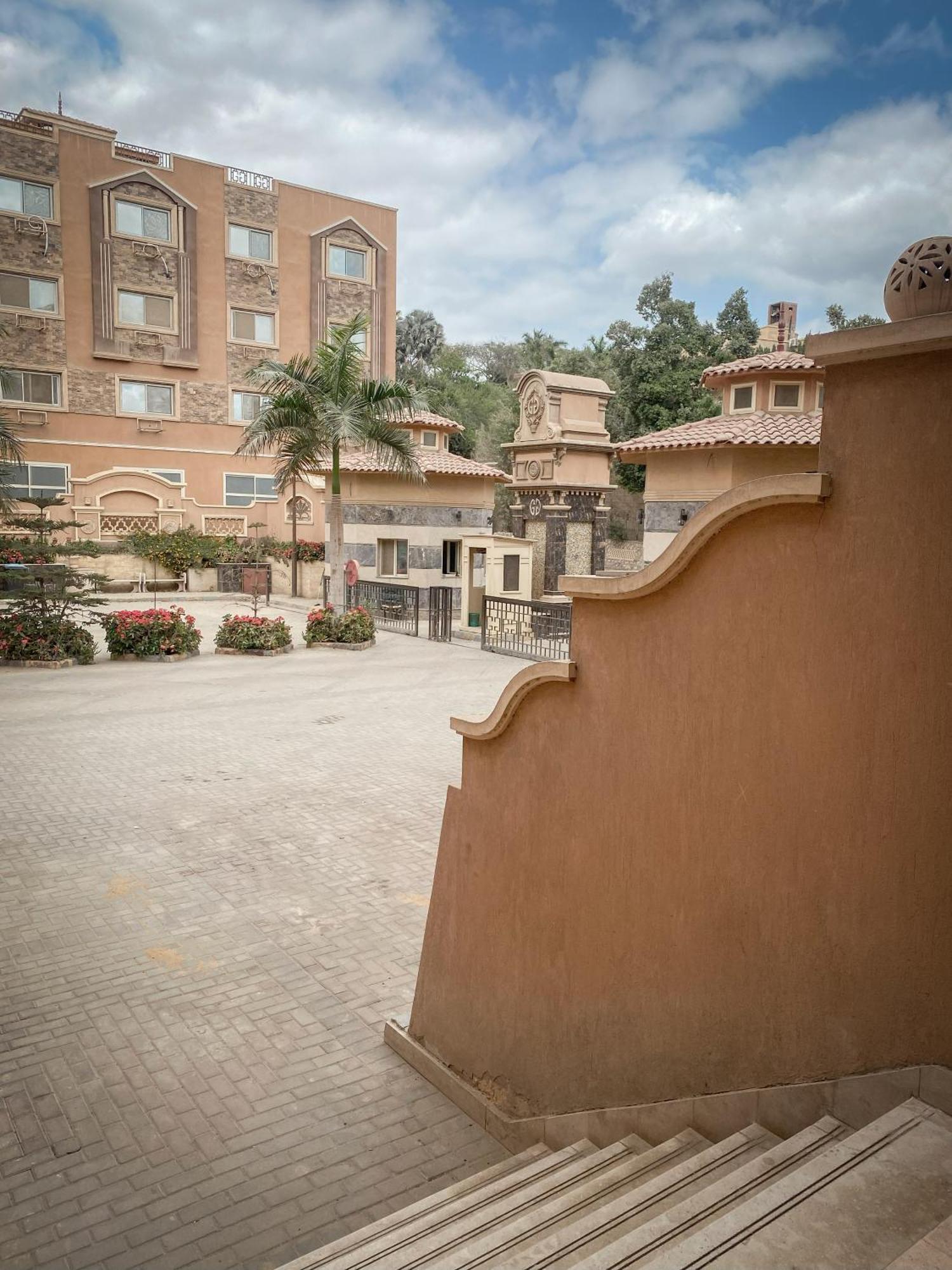 Boho Getaway With Pyramids View & Jacuzzi Appartement Giza Buitenkant foto