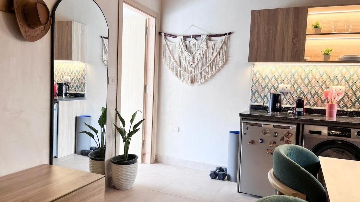 Boho Getaway With Pyramids View & Jacuzzi Appartement Giza Buitenkant foto