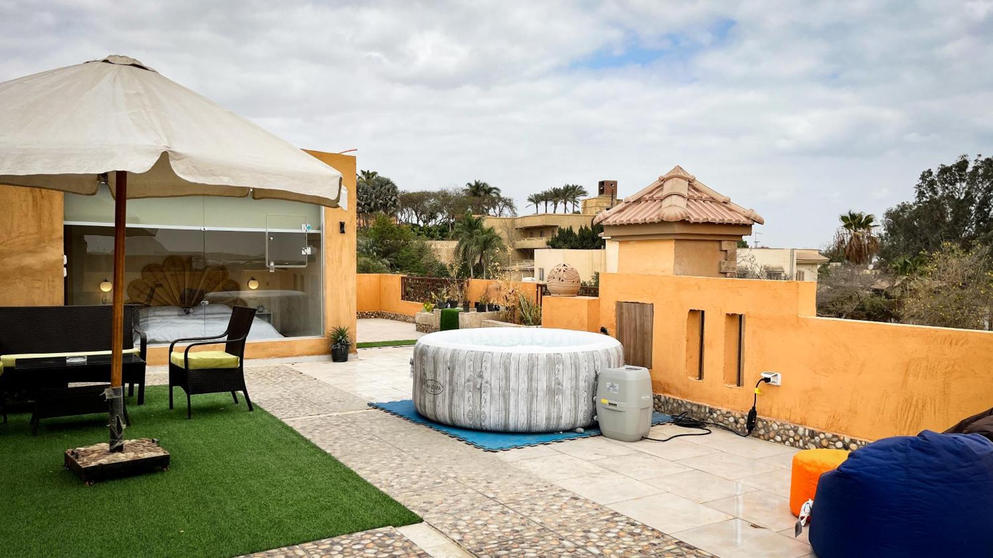 Boho Getaway With Pyramids View & Jacuzzi Appartement Giza Buitenkant foto